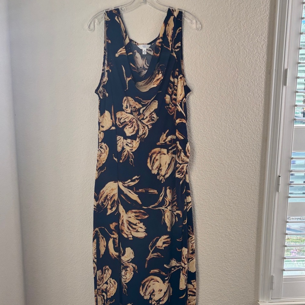 Floral Sleeveless Maxi Dress - Black and Cream - Picture 3 of 8